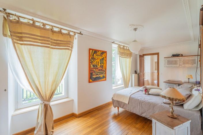 Image No.14-15 Bed Property for sale