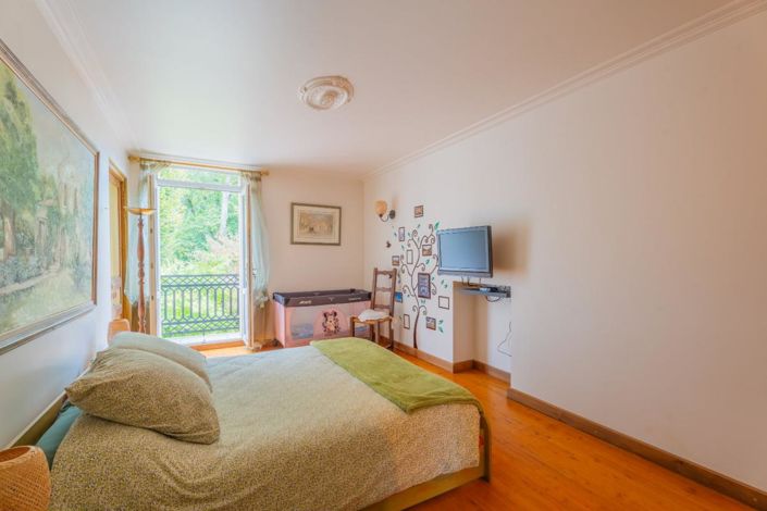 Image No.15-15 Bed Property for sale