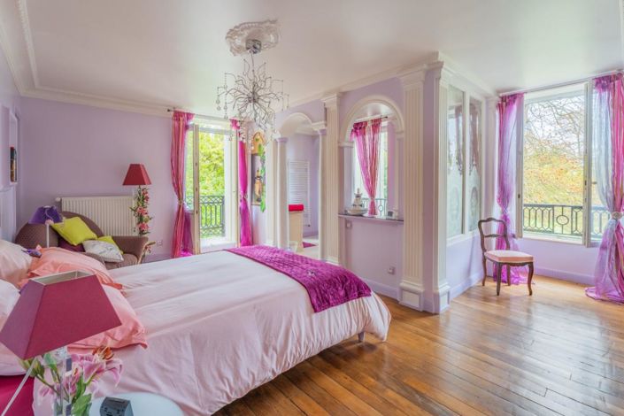 Image No.17-15 Bed Property for sale