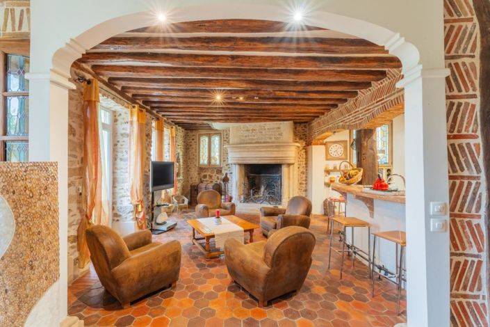 Image No.6-15 Bed Property for sale