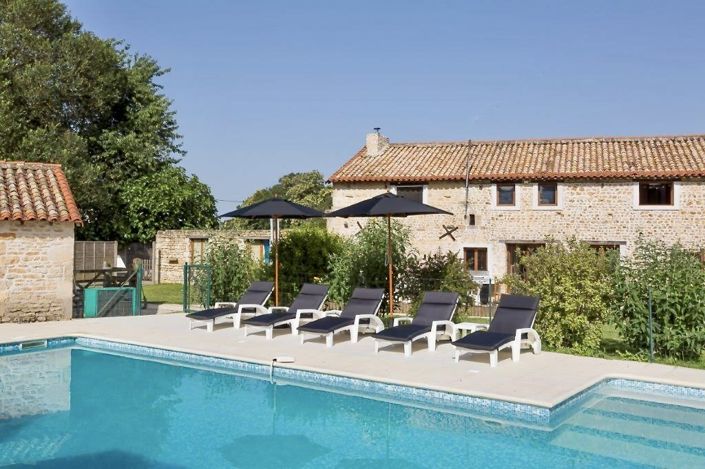 Image No.1-17 Bed Property for sale