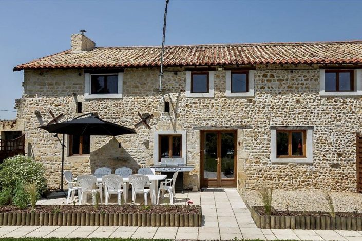 Image No.11-17 Bed Property for sale