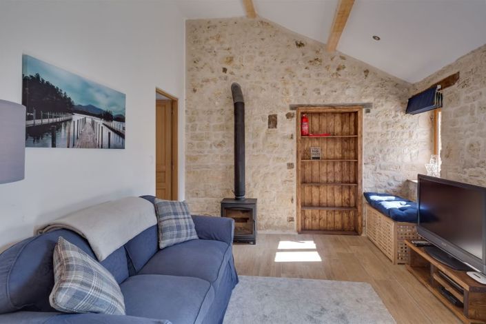 Image No.18-17 Bed Property for sale