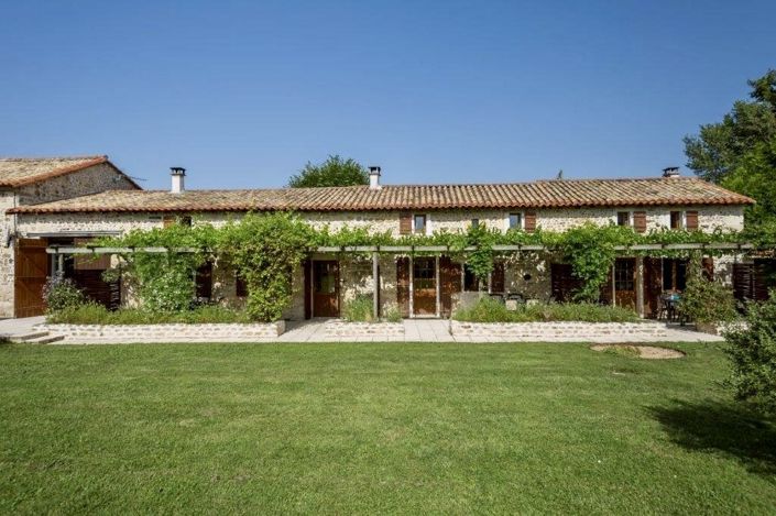 Image No.2-17 Bed Property for sale