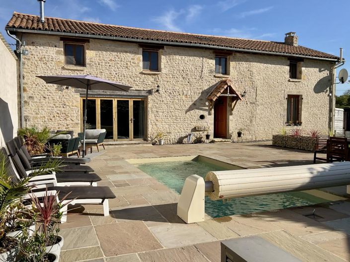 Image No.3-17 Bed Property for sale