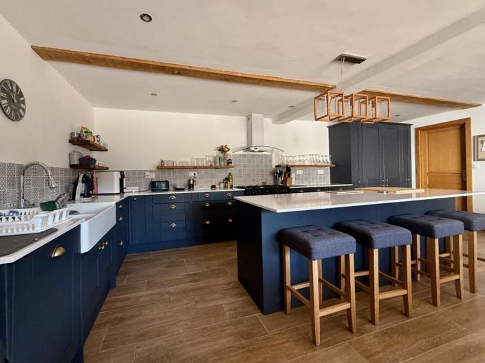 Image No.5-17 Bed Property for sale