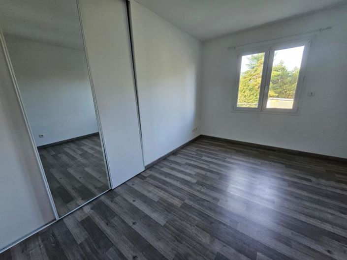 Image No.16-5 Bed House for sale