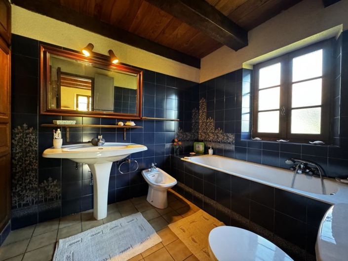 Image No.19-3 Bed Property for sale