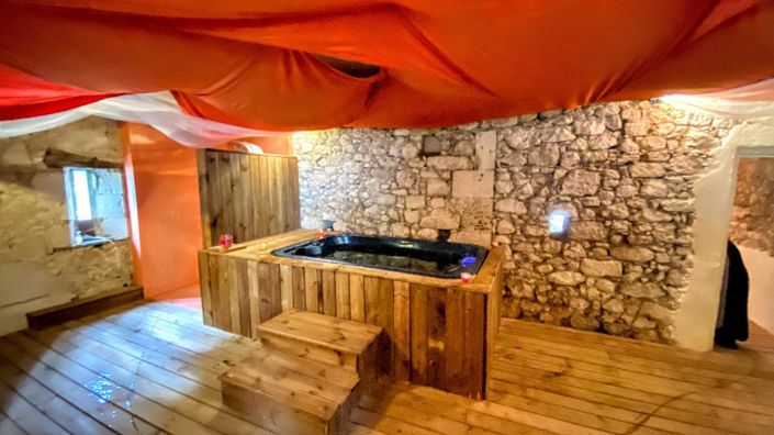 Image No.16-12 Bed Chateaux for sale