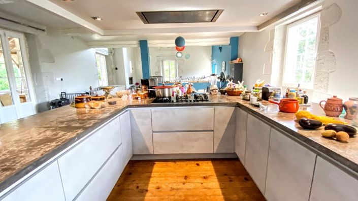 Image No.18-12 Bed Chateaux for sale