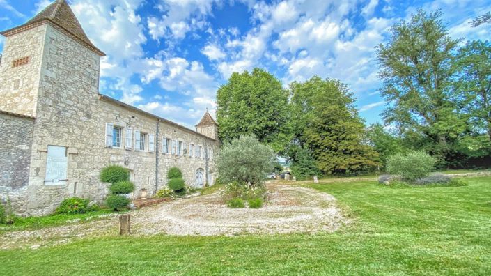 Image No.20-12 Bed Chateaux for sale