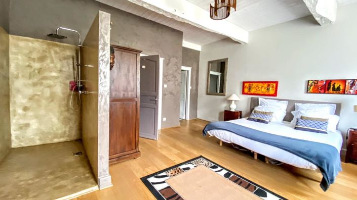 Image No.6-12 Bed Chateaux for sale