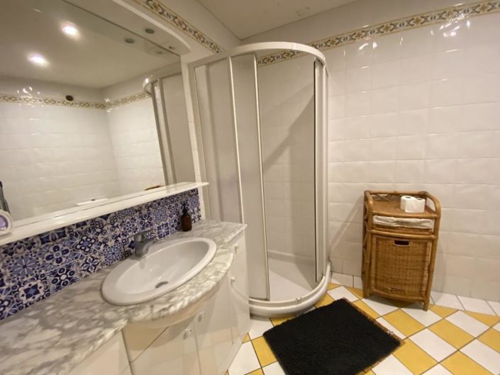 Image No.15-2 Bed Property for sale