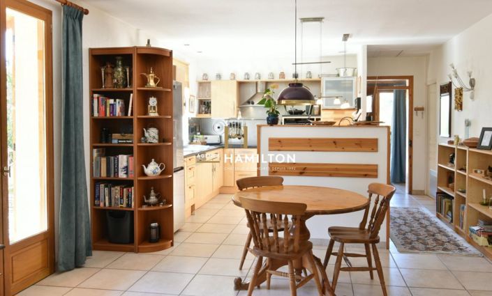 Image No.3-3 Bed Property for sale