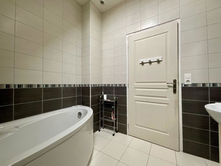 Image No.12-4 Bed Property for sale