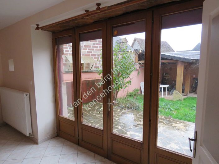 Image No.9-5 Bed Property for sale