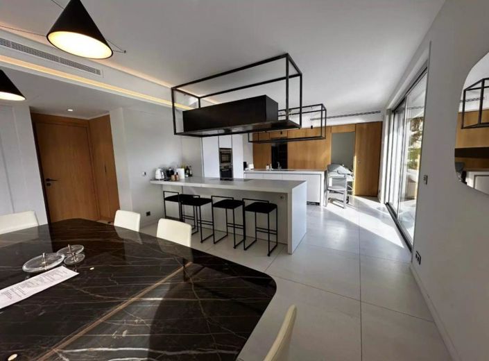 Image No.10-5 Bed Villa for sale