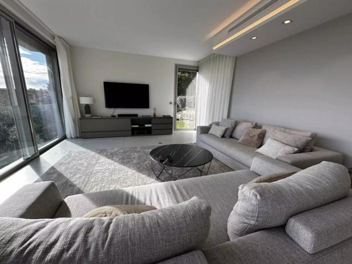 Image No.9-5 Bed Villa for sale