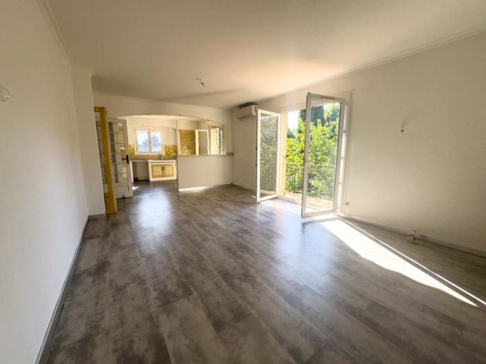 Image No.10-5 Bed Property for sale