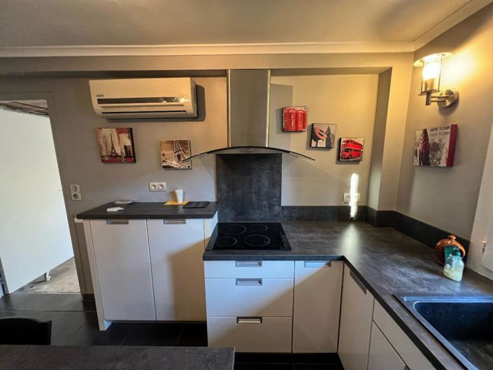 Image No.11-5 Bed Property for sale