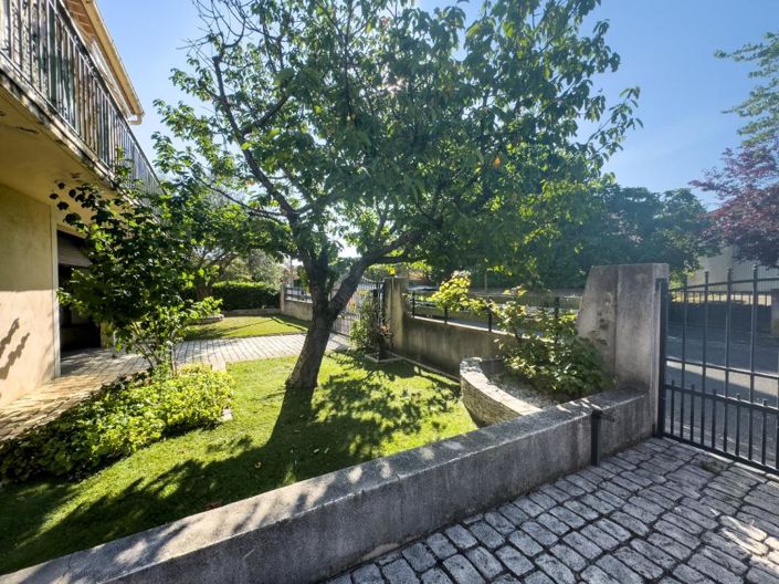 Image No.12-5 Bed Property for sale