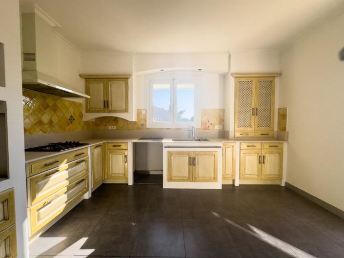 Image No.3-5 Bed Property for sale