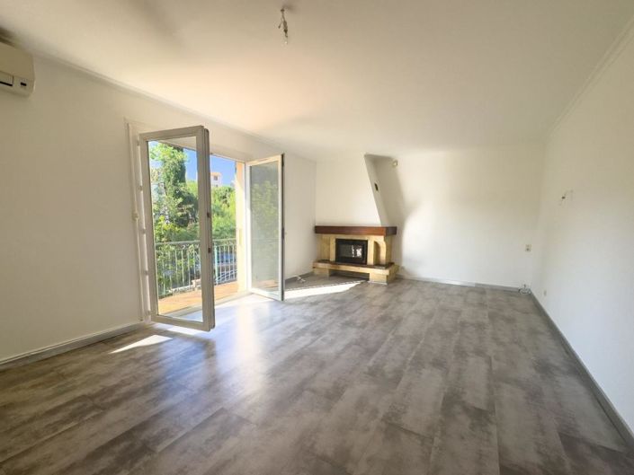 Image No.5-5 Bed Property for sale