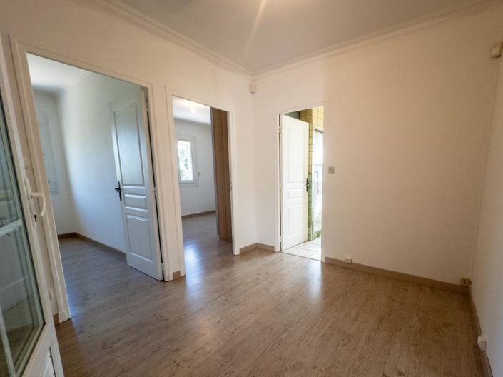 Image No.9-5 Bed Property for sale