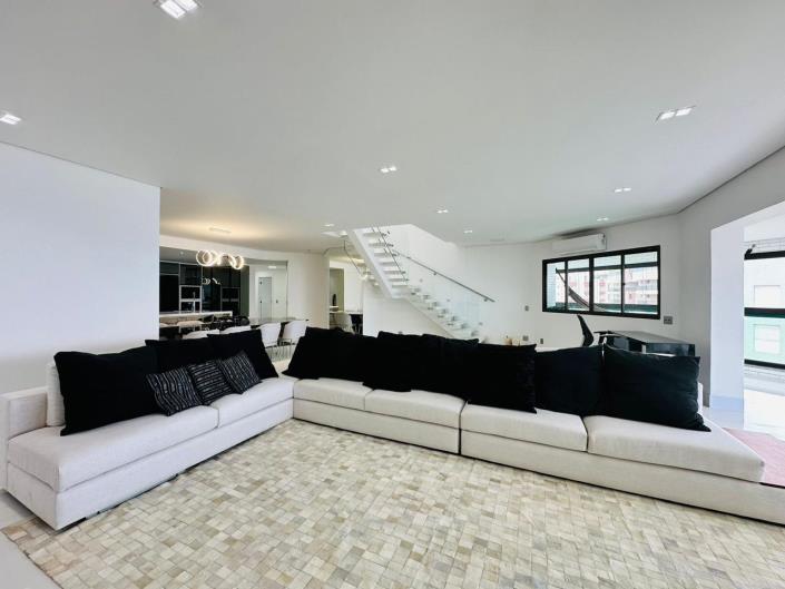 Image No.44-6 Bed Penthouse for sale