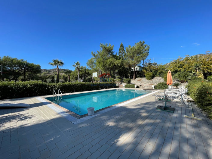Image No.1-3 Bed House for sale
