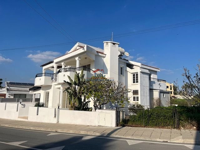 Image No.1-4 Bed House for sale