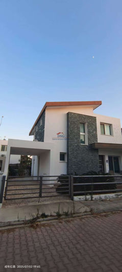 Image No.1-3 Bed House for sale