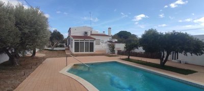 5 Bed Villa for sale