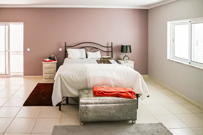 Image No.12-3 Bed Property for sale