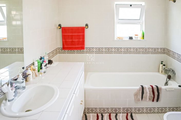 Image No.14-3 Bed Property for sale