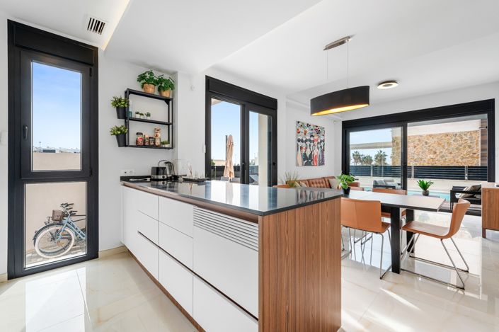 Image No.12-4 Bed Villa for sale