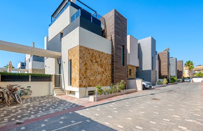 Image No.42-4 Bed Villa for sale