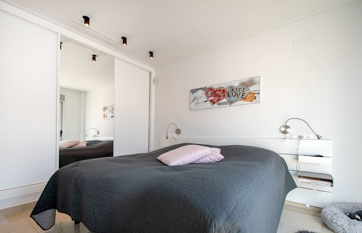 Image No.10-3 Bed Townhouse for sale