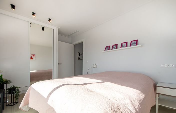 Image No.13-3 Bed Townhouse for sale