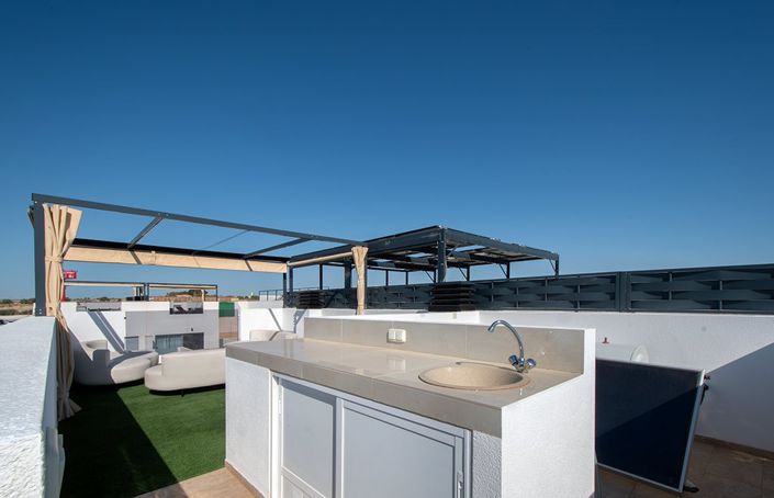 Image No.17-3 Bed Townhouse for sale