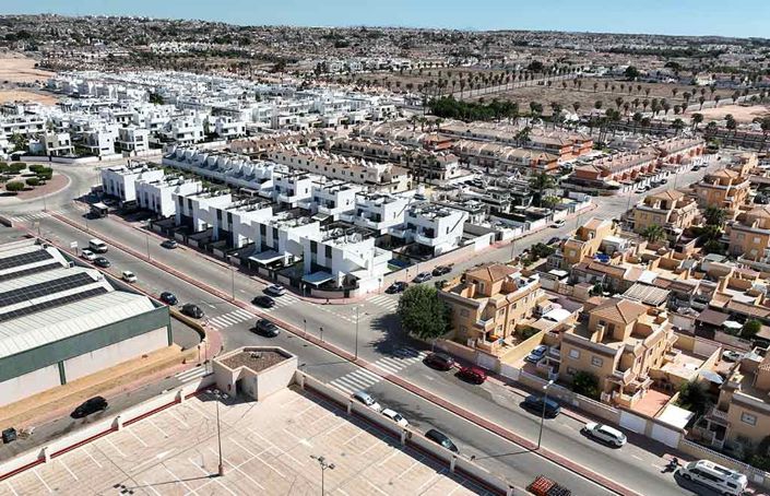 Image No.32-3 Bed Townhouse for sale