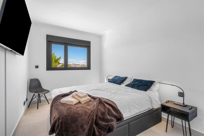 Image No.18-3 Bed Apartment for sale