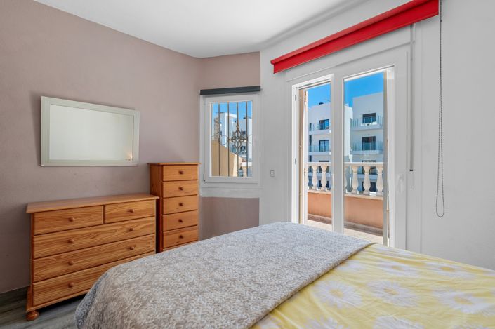 Image No.24-3 Bed Townhouse for sale