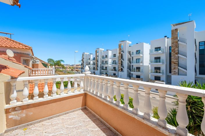 Image No.25-3 Bed Townhouse for sale