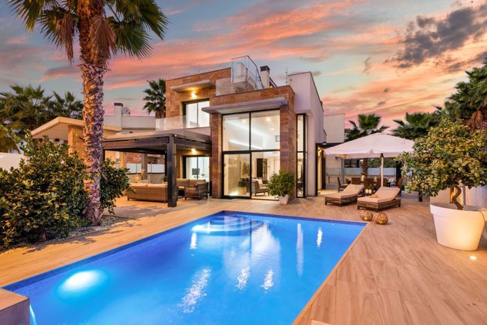 Image No.1-5 Bed Villa for sale