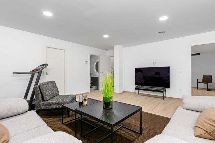 Image No.44-5 Bed Villa for sale