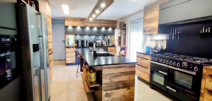 Image No.13-12 Bed Property for sale