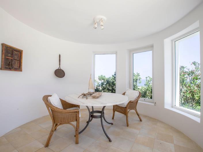 Image No.9-8 Bed Villa for sale