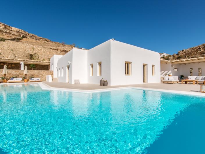 Image No.1-8 Bed Villa for sale