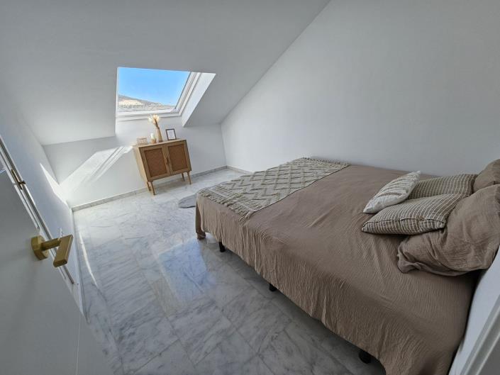 Image No.11-3 Bed Townhouse for sale